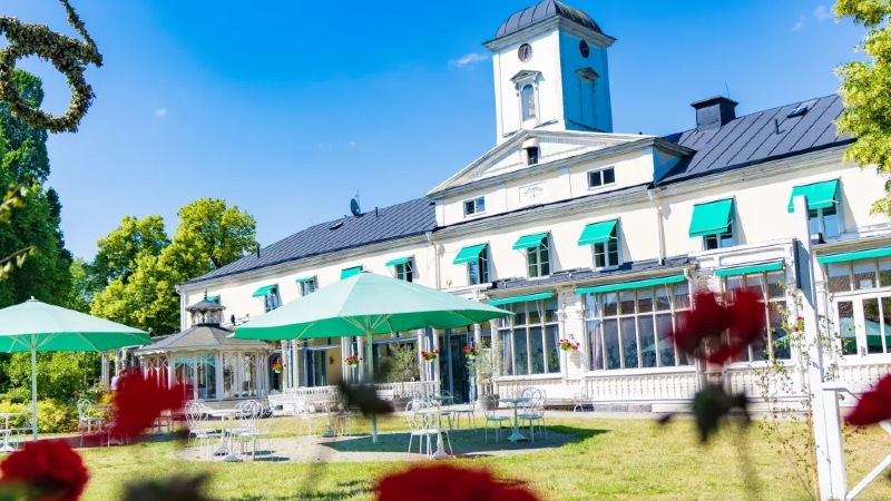 Midsommar p� S�derk�pings Brunn med b�ttur i Sankt Annas Sk�rg�rd